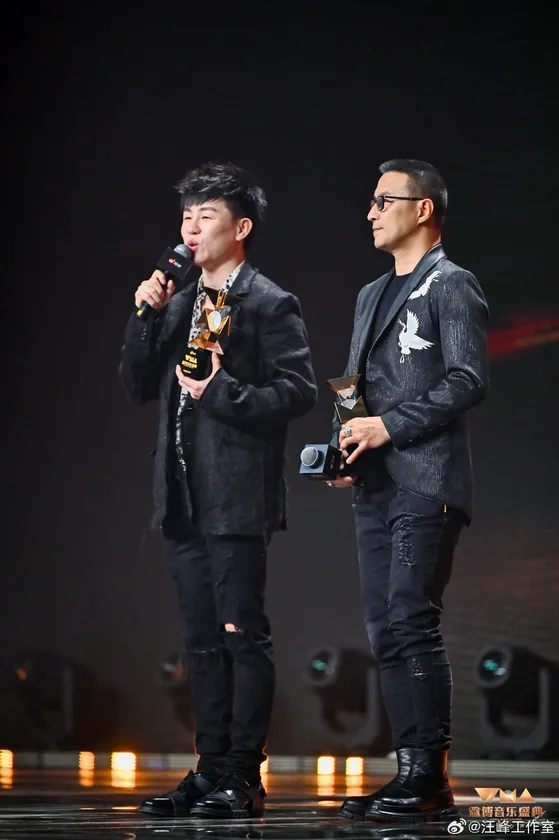 获得年度榜样音乐人荣誉预览 6