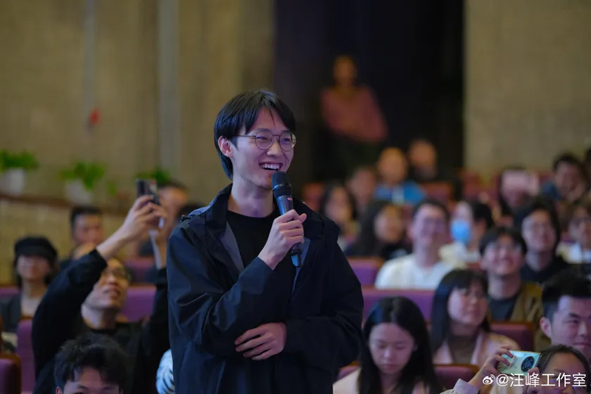 在清华大学大礼堂与同学们畅谈音乐与理想预览 6